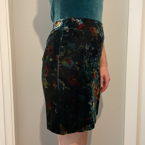 Velvet pencil skirt size 0P - Picture 5 of 7